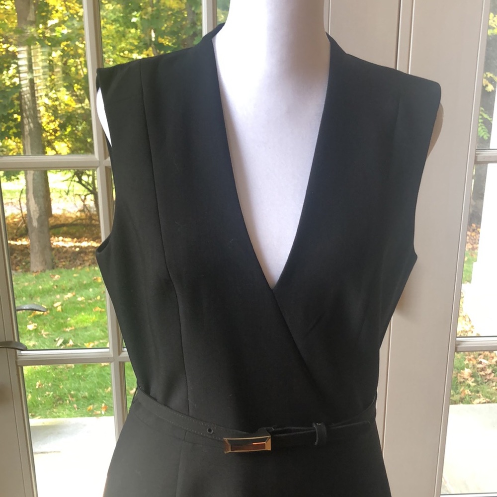 White House Black Market fitted vneck pencil skirt black dress w belt. Size 6. - Picture 2 of 9